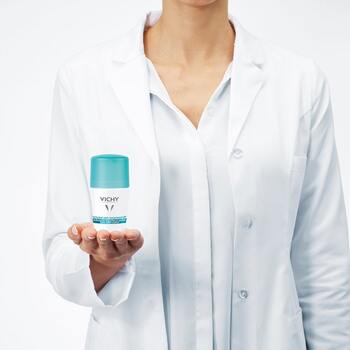 48hodinový guľôčkový antiperspirant proti bielym a žltým škvrnám